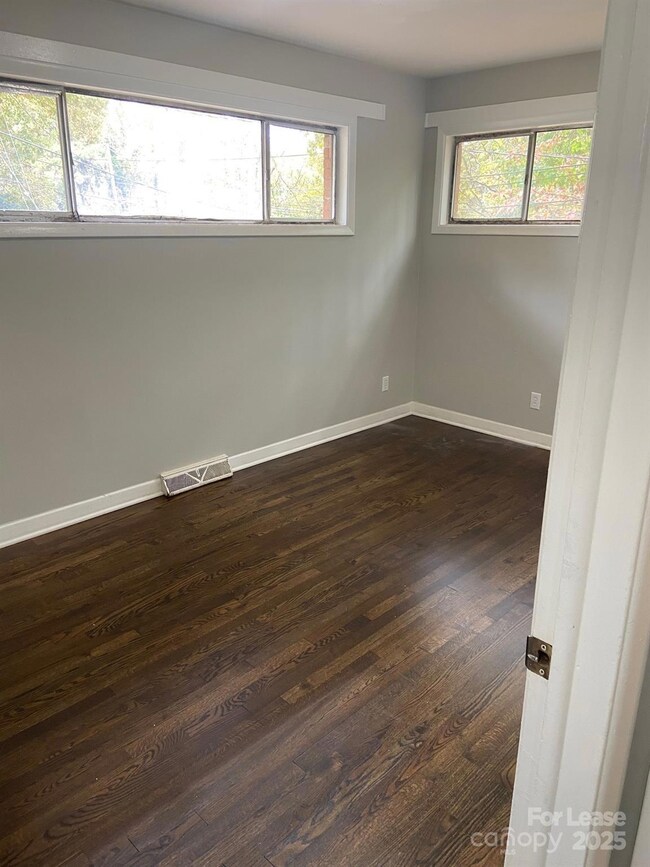 622 Camrose Dr, Charlotte, NC 28215 - photo 6