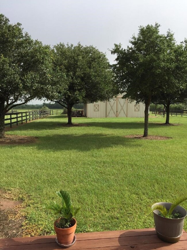 29302 Waller Spring Creek Rd, Waller, TX 77484 - photo 3