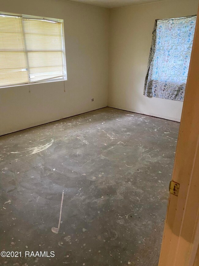 1103 Bank Ave, New Iberia, LA 70560 - photo 4