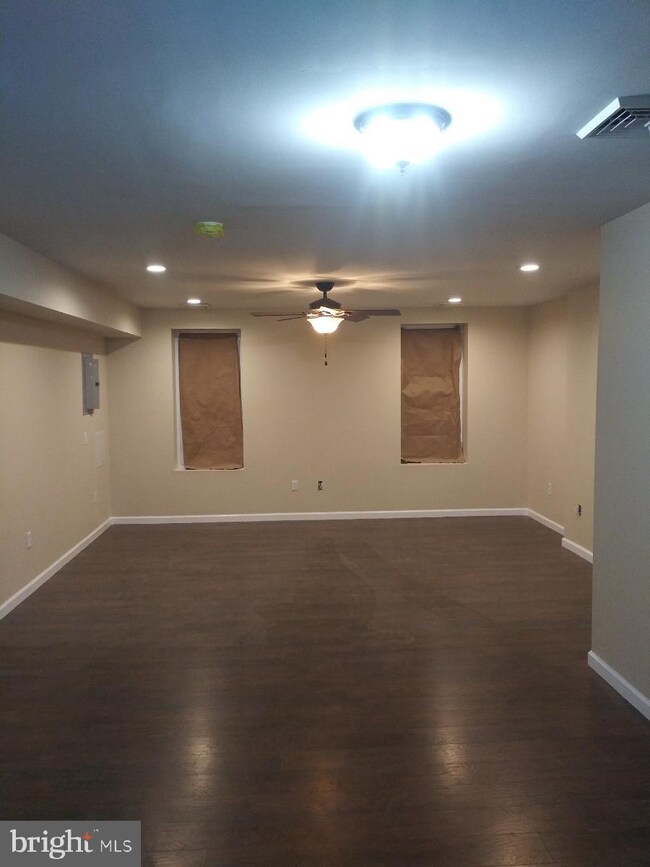 546 Walnut St, Camden, NJ 08103 - photo 3