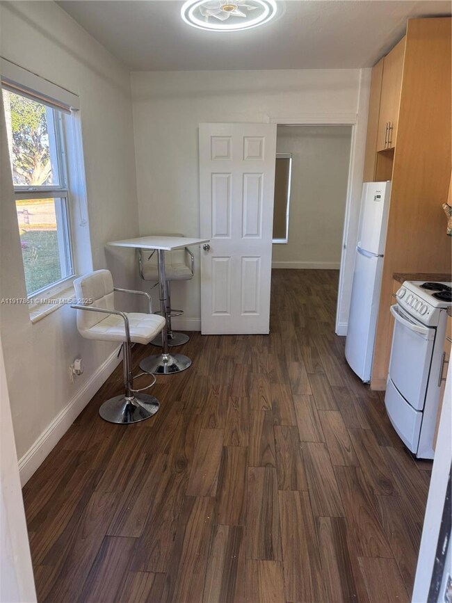 2404 Roosevelt St unit 1, Hollywood, FL 33020 - photo 4