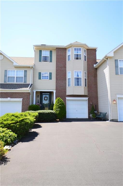 5591 Spring Ridge Dr W, Macungie, PA 18062 - photo 2