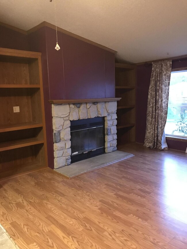 3117 Peartree Ln, Muscatine, IA 52761 - photo 2