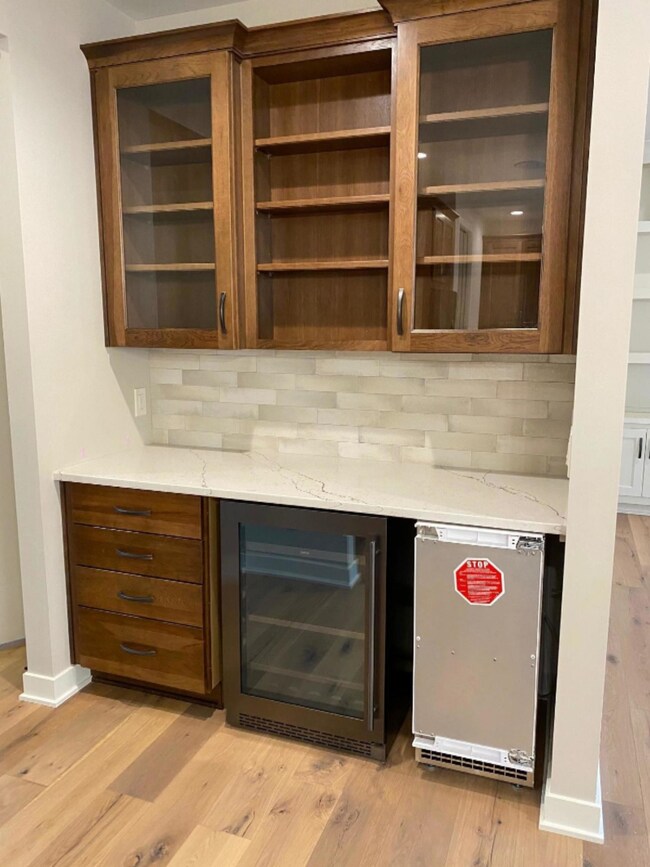 10 22 2020_WR-03-080_Lily_Dry bar_Staine