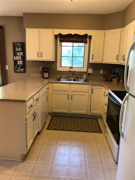 912 Park Ln, Pella, IA 50219 - photo 5