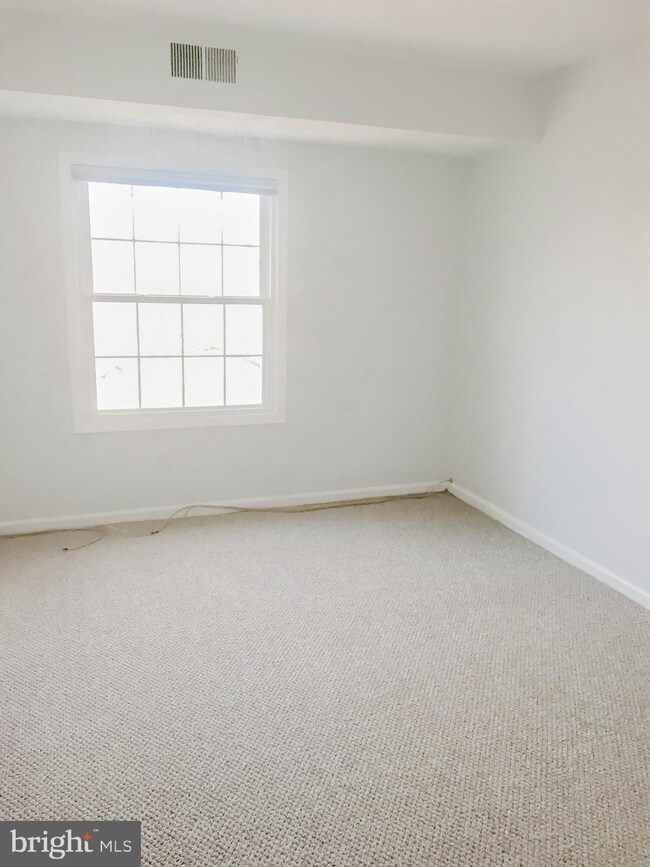 8231G Kings Charter Ln unit 105, West Springfield, VA 22152 - photo 2