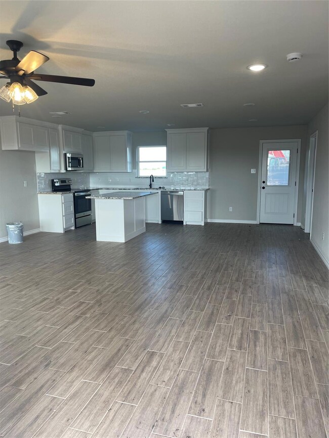 1048 Neal Rd, Azle, TX 76020 - photo 4