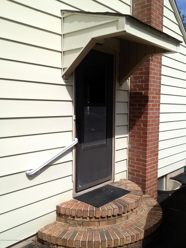 125 Corcoran St, Old Forge, PA 18518 - photo 4