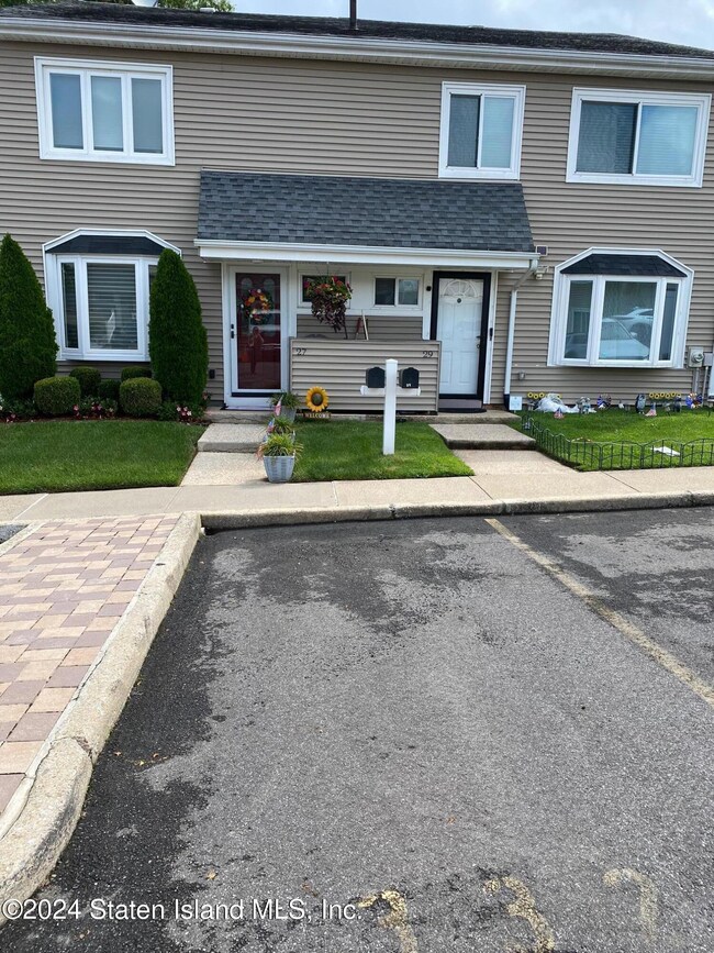 27 Redwood Loop
