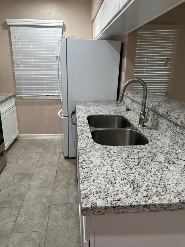 5632 Birchmont Dr unit 23, Houston, TX 77091 - photo 5