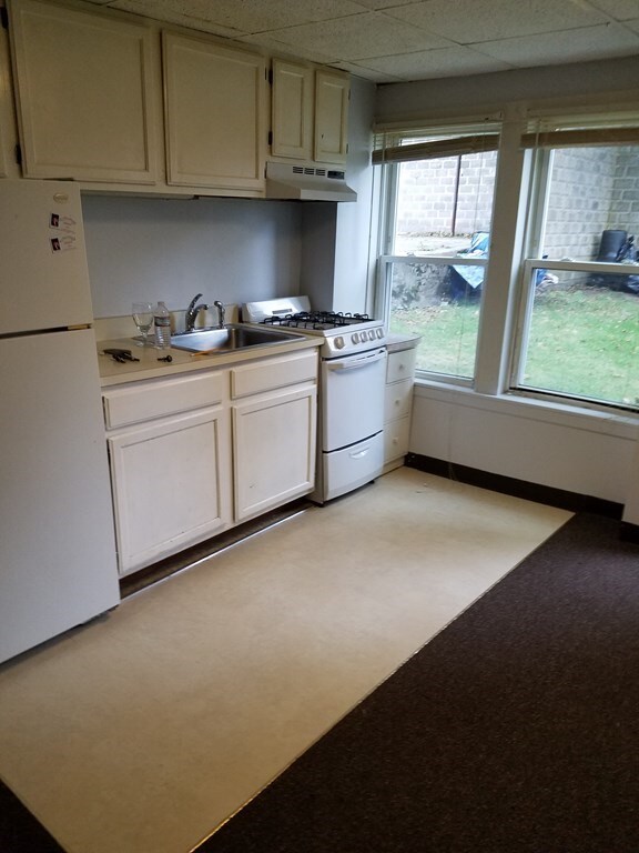 3 Warren St unit 4, Stoneham, MA 02180 - photo 2