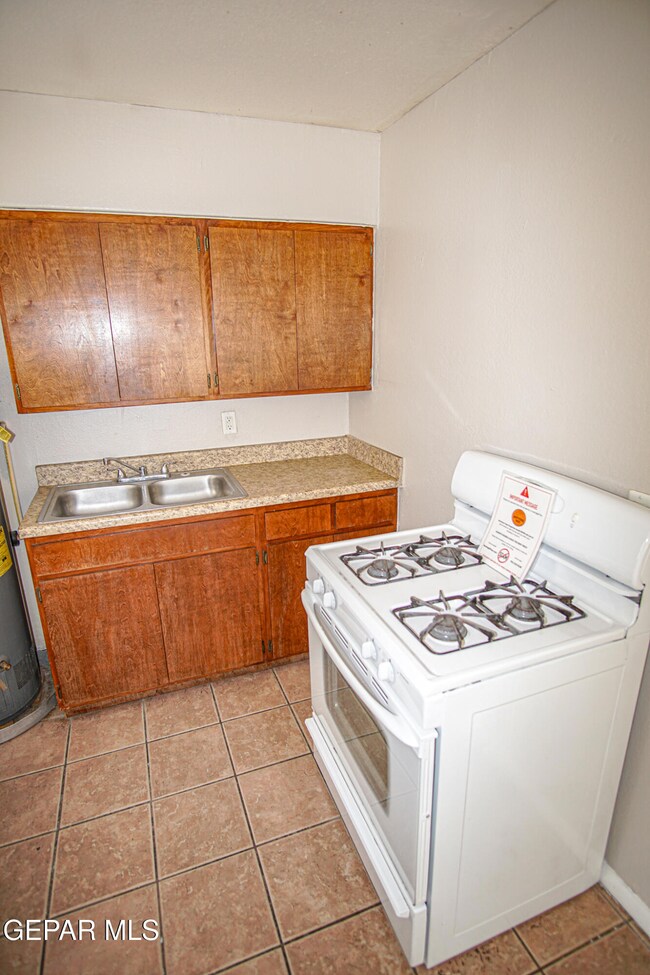 427 Emerson St unit A, El Paso, TX 79915 - photo 4