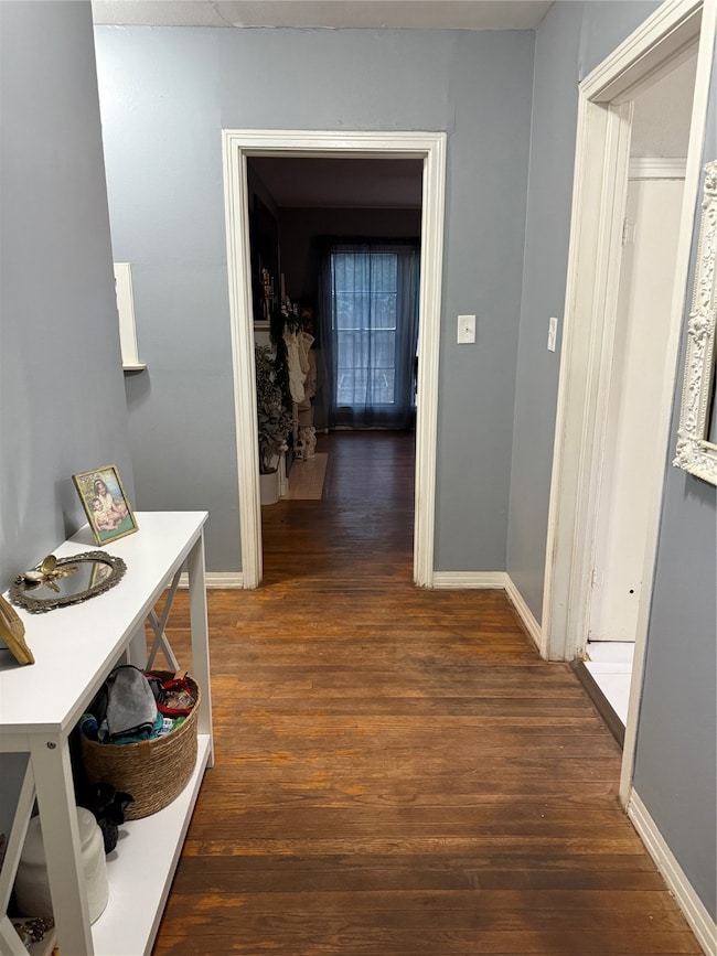 1107 W Cedar St, Coleman, TX 76834 - photo 5