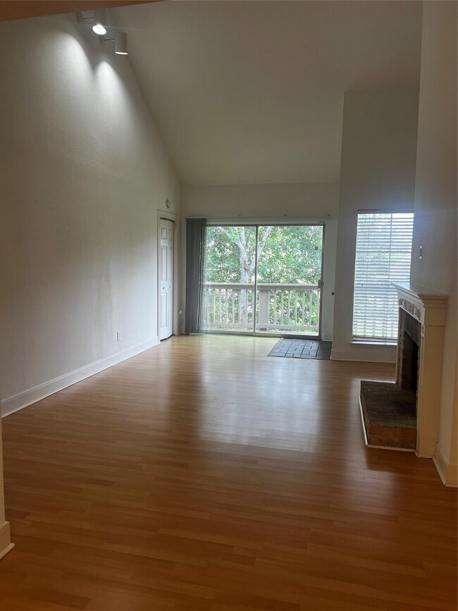 2100 Tanglewilde St unit 402, Houston, TX 77063 - photo 4