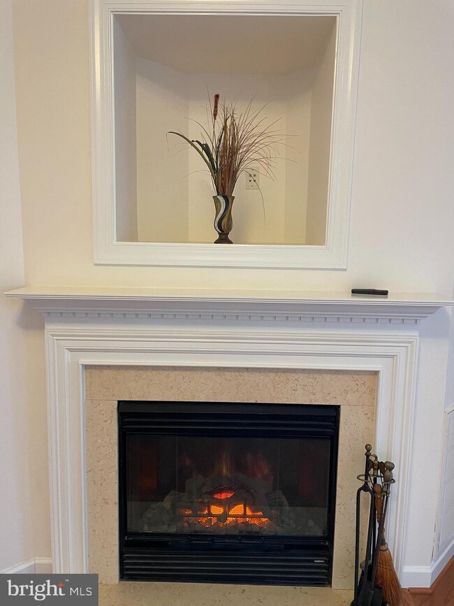 7871 Rolling Woods Ct unit 403, Springfield, VA 22152 - photo 4