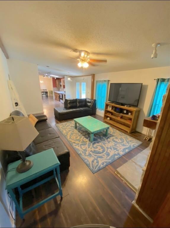 205 Lelon Ln, Springtown, TX 76082 - photo 3