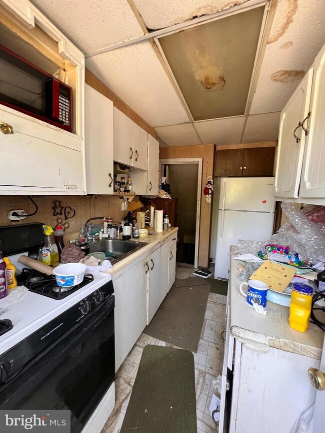 900 Middlesex Rd, Essex, MD 21221 - photo 2