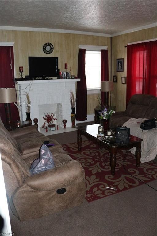 First floor apt livingroom second view
