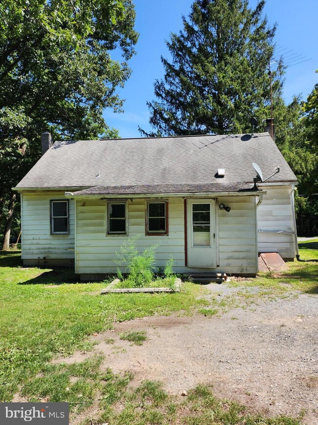 1503 Path Valley Rd, Fort Loudon, PA 17224 - photo 3