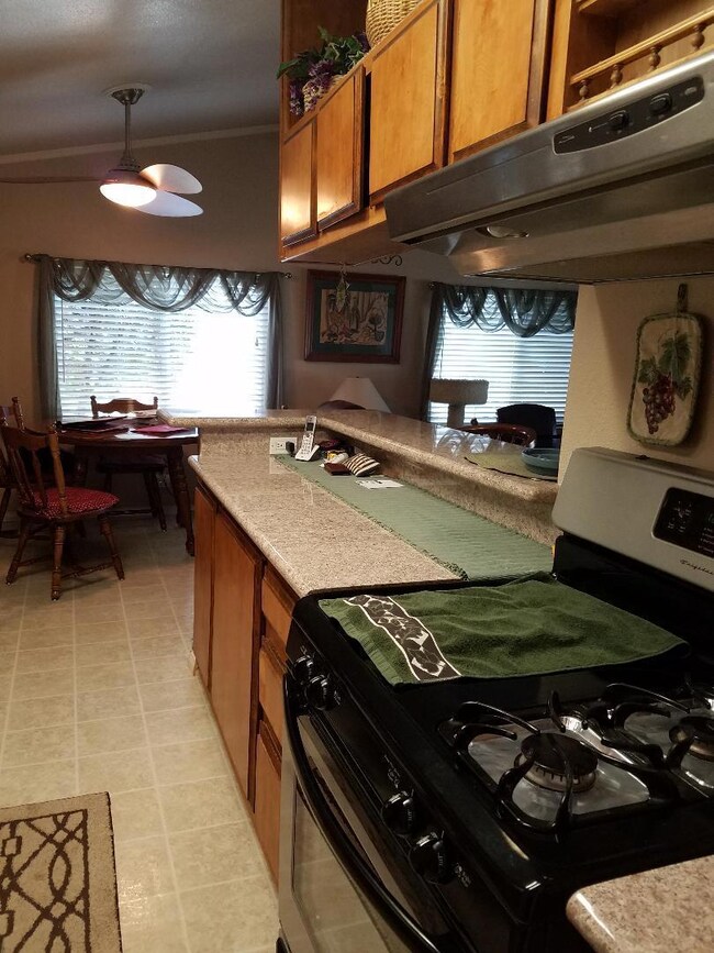 #164 Kitchen b