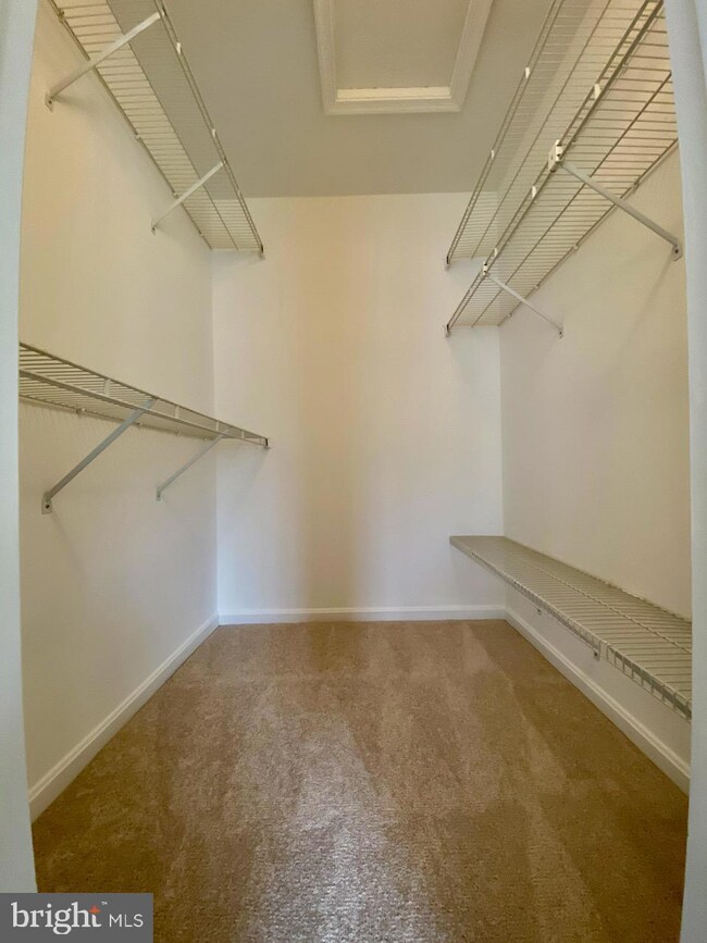 9682 Woodhenge Ct, Burke, VA 22015 - photo 6