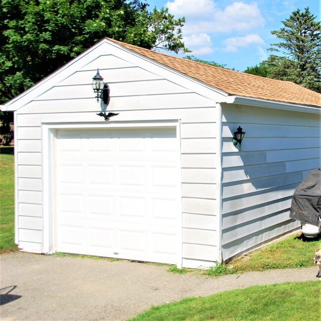 12 Dalessandro Ave, Dudley, MA 01571 - photo 5