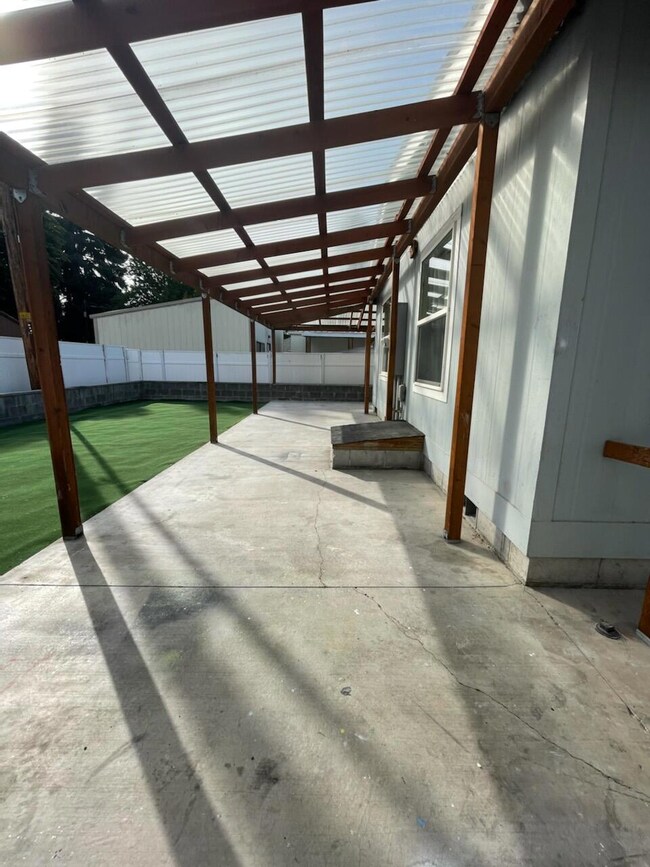 2405 Gettle St, Klamath Falls, OR 97603 - photo 5