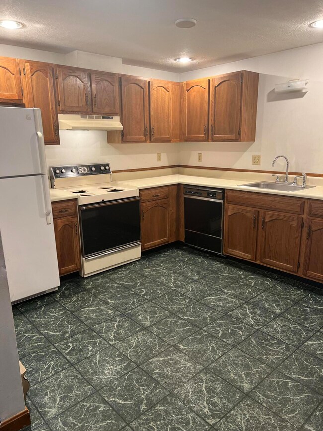 39 Smithwheel Rd unit 31, Old Orchard Beach, ME 04064 - photo 3