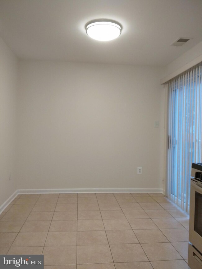 11528 Laurelwalk Dr, Laurel, MD 20708 - photo 6