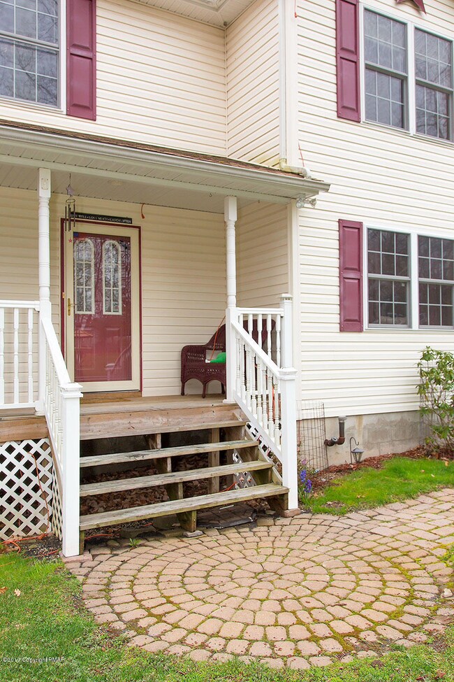 124 Avocado Ln, Milford, PA 18337 - photo 4