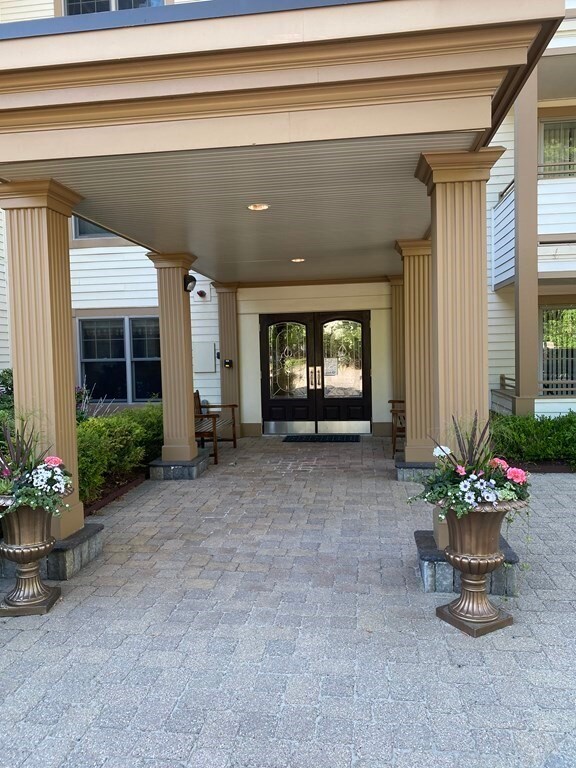 12 Russell Rd unit 104, Wellesley, MA 02482 - photo 2