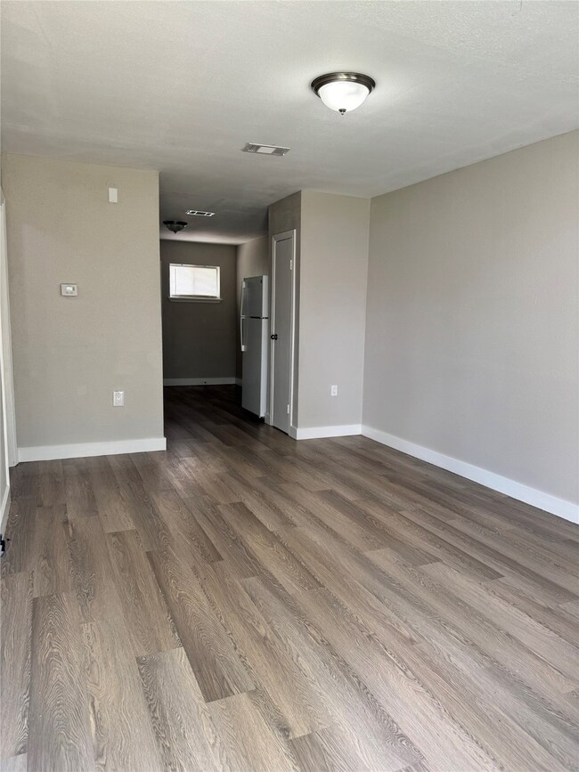 7812 Glass St, Houston, TX 77016 - photo 5