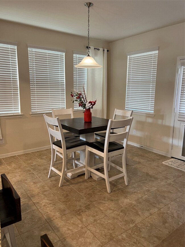 5198 Echo Falls Dr, Alvin, TX 77511 - photo 6