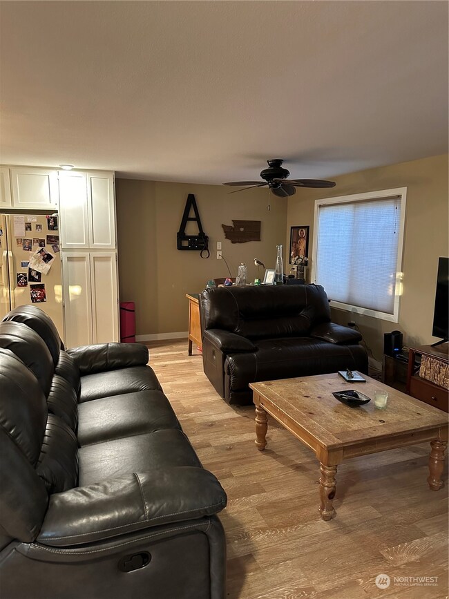 2201 NE 3rd St NE, East Wenatchee, WA 98802 - photo 3