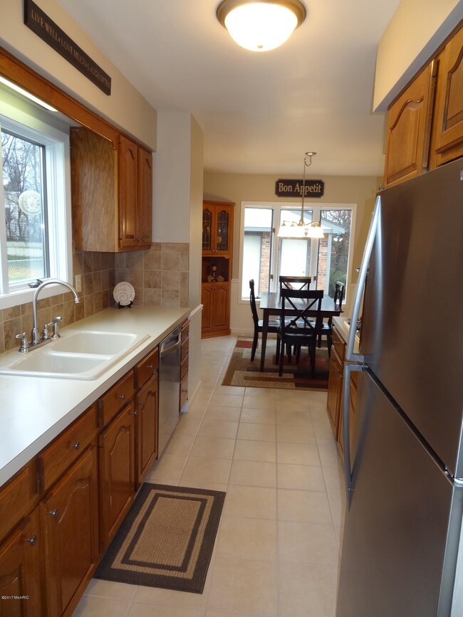 1634 Benjamin Ave NE, Grand Rapids, MI 49505 - photo 2