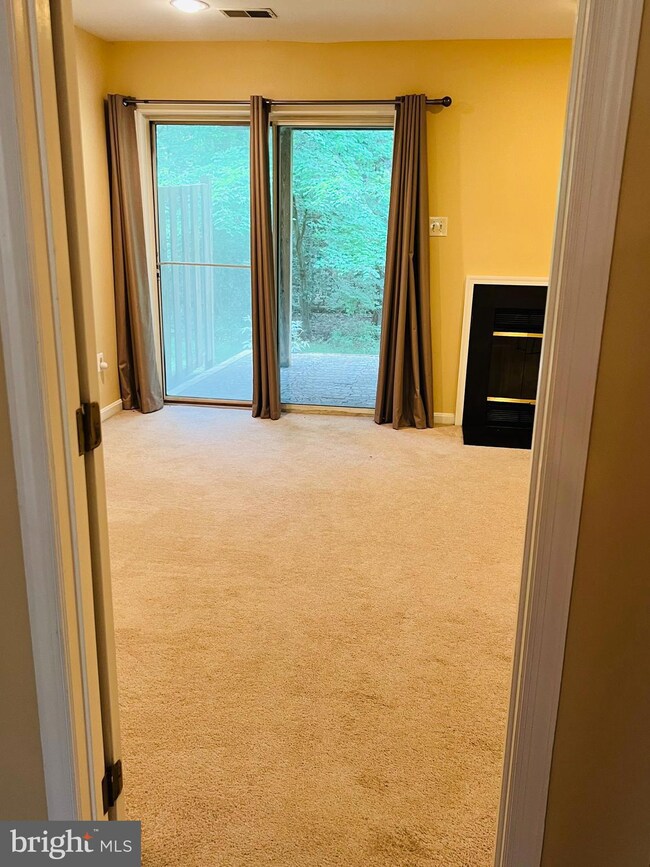 9217 Vanfleet Ct, Laurel, MD 20708 - photo 4