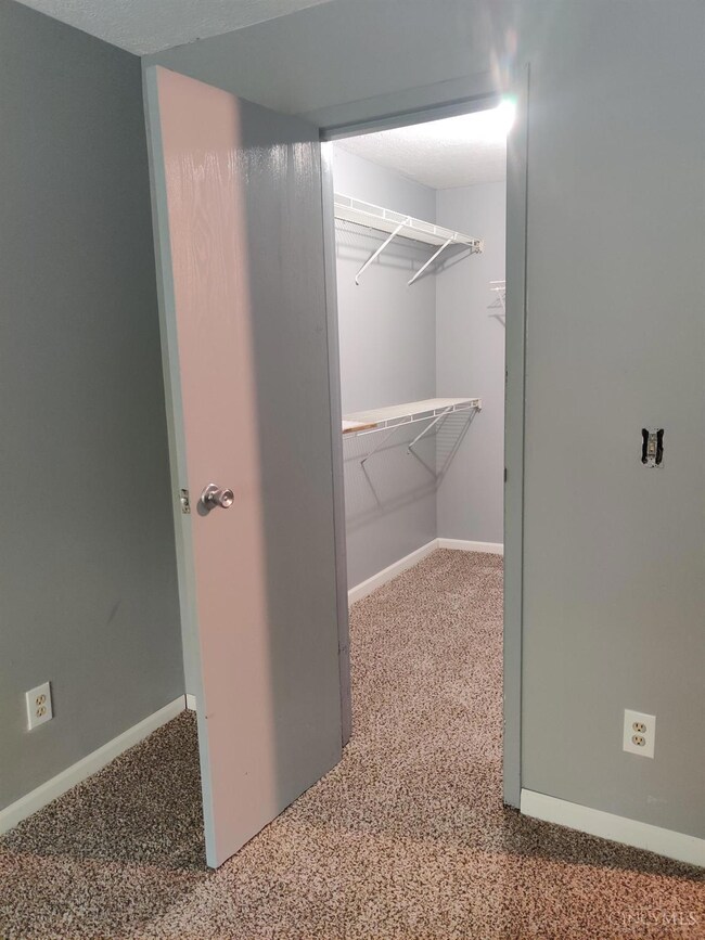 521 Martin Luther King Dr W, Cincinnati, OH 45220 - photo 7