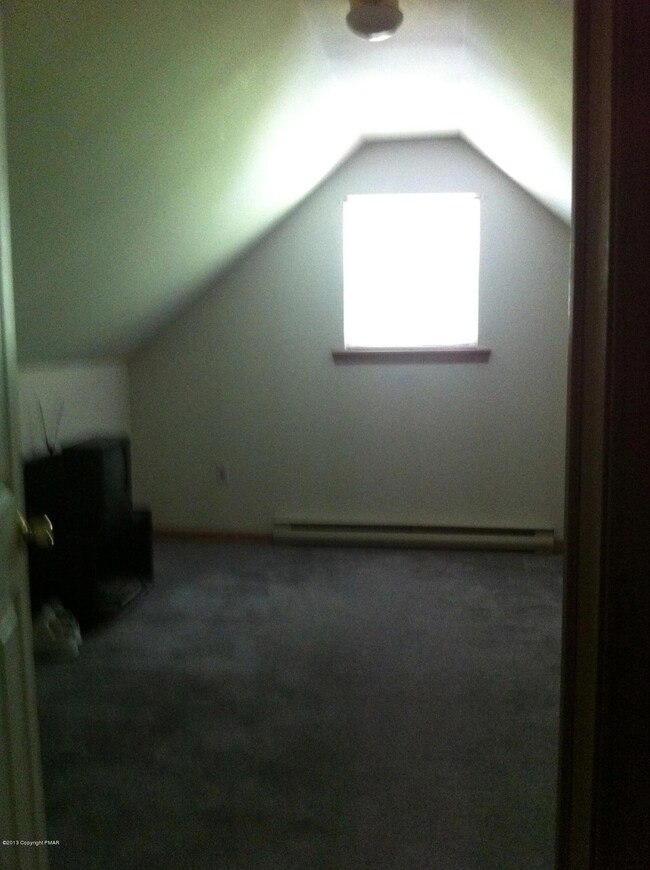 2318 Mountain Laurel Dr, Effort, PA 18330 - photo 5