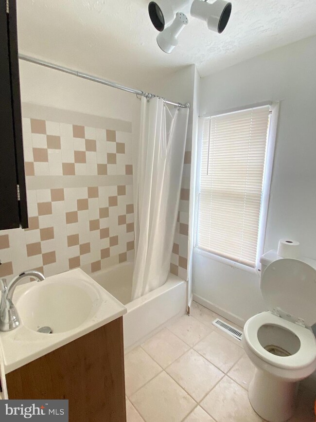 2331 Gerritt St, Philadelphia, PA 19146 - photo 4