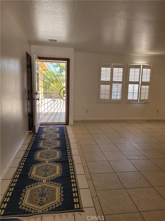 13776 Greenwood Place, Victorville, CA 92395 - photo 3