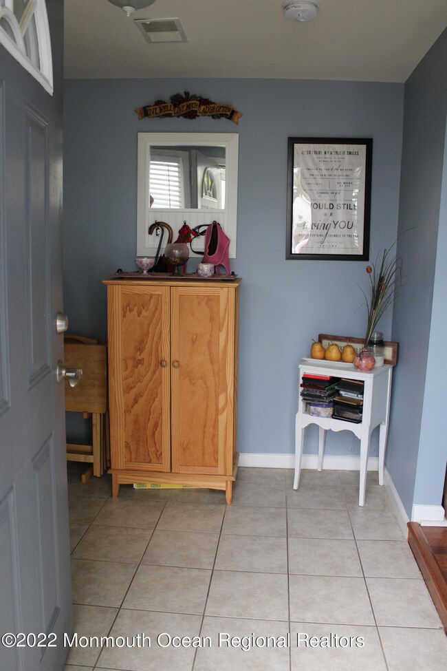 25 Essex St, North Middletown, NJ 07748 - photo 3