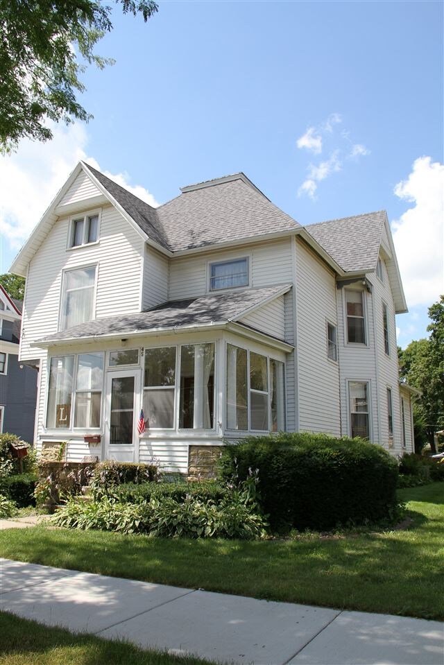 45 N 1st St, Evansville, WI 53536 - photo 2