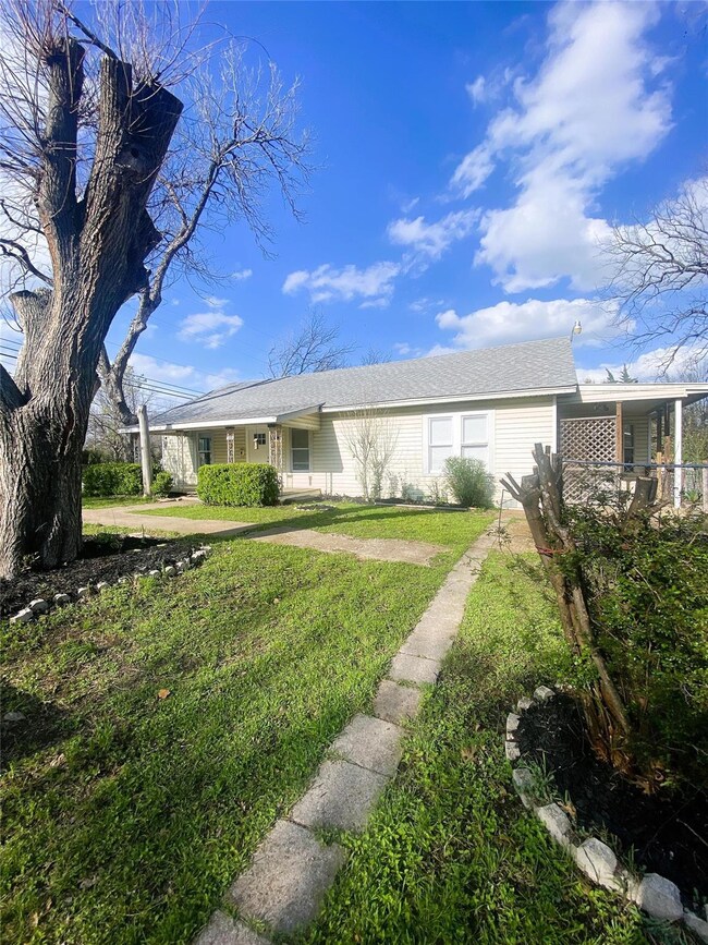 308 N Shawnee St, Ennis, TX 75119 - photo 3