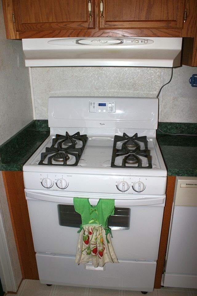 33 Fullam Cir unit 33, Allenstown, NH 03275 - photo 3