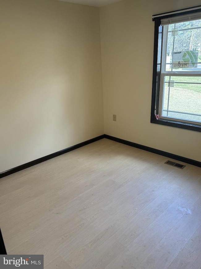 137 E Wall St, Charles Town, WV 25414 - photo 2