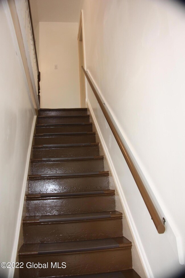 4 Hamlin St, Schenectady, NY 12307 - photo 3