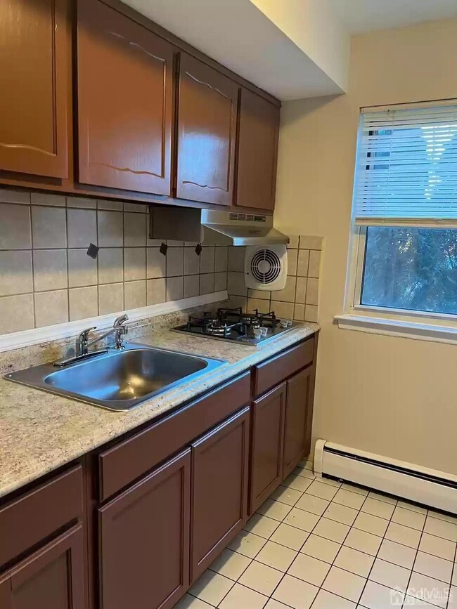 55 Gill Ln unit 67, Iselin, NJ 08830 - photo 6