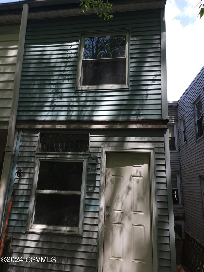 1036 W Lynn St, Coal Township, PA 17866 - photo 2