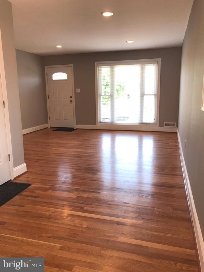 6005 Belle Ct, Hyattsville, MD 20782 - photo 5