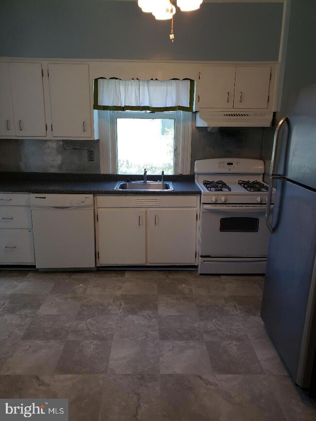 5003 Catalpha Rd, Baltimore, MD 21214 - photo 5